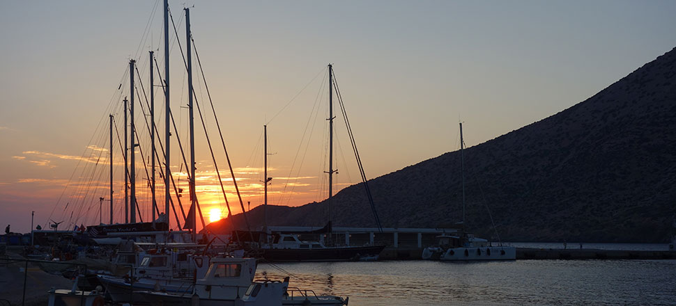 Ο μώλος των Καμαρών στη Σίφνο